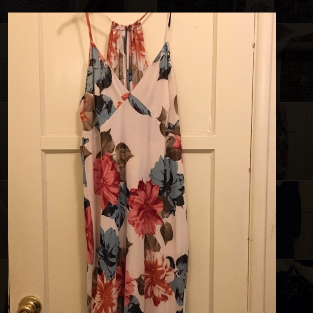 New flowy dress perfect for any occasion !